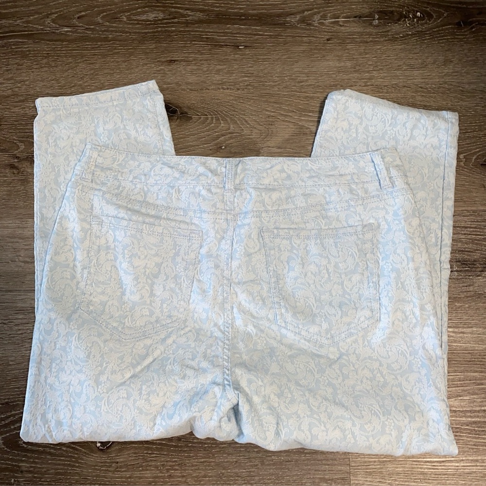 🔶Charter Club Light Blue Brocade Bristol Capri Jeans Size 12 - Picture 3 of 5